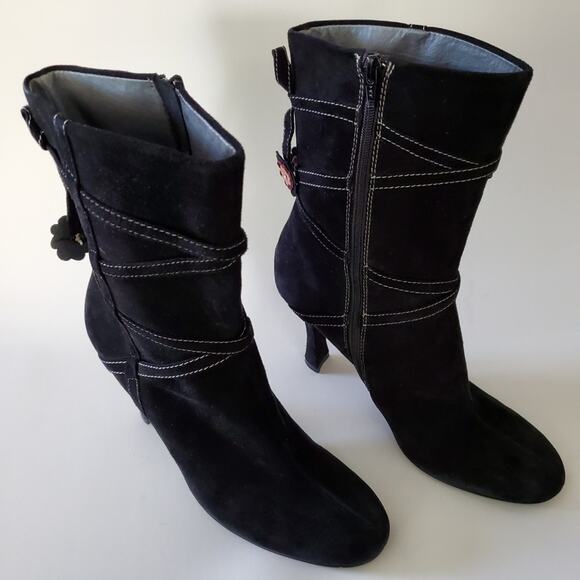 Lisa Vicky Black Suede Delissa Booties - Picture 3 of 9